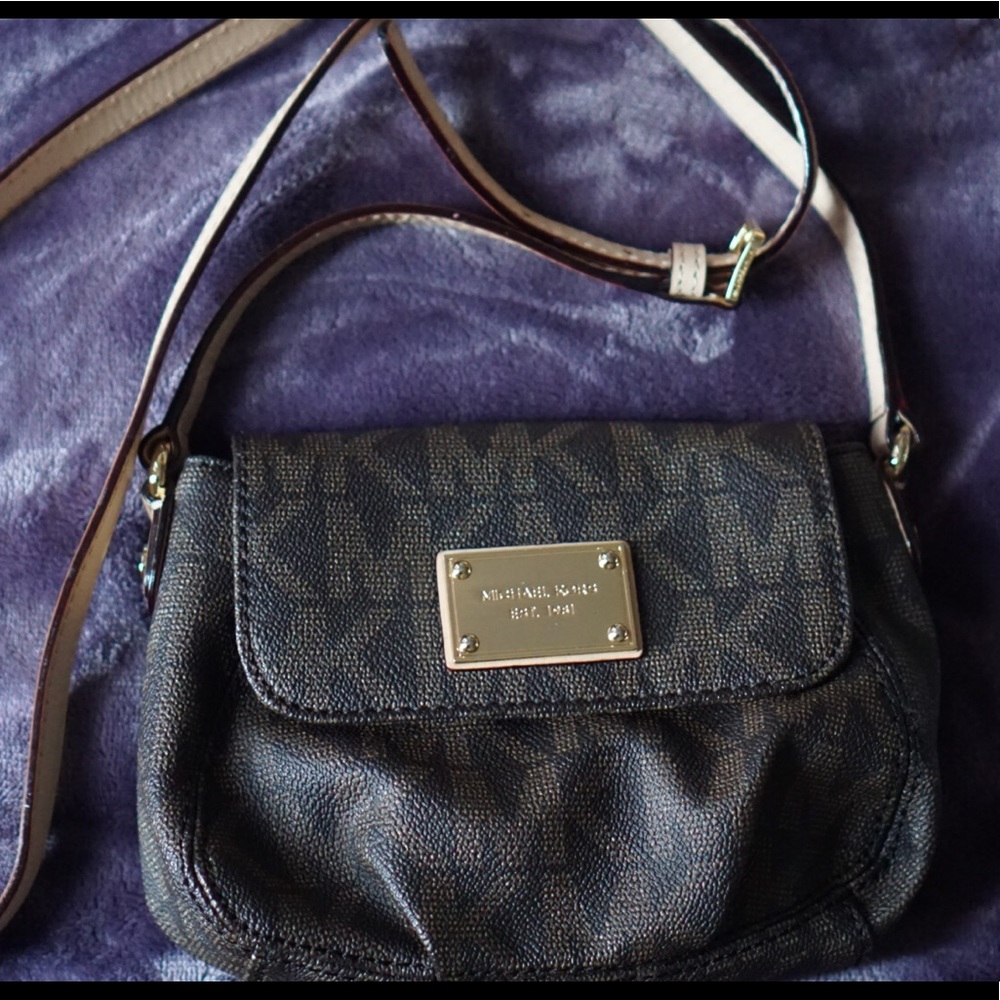 Signature Michael Kors Crossbody bag